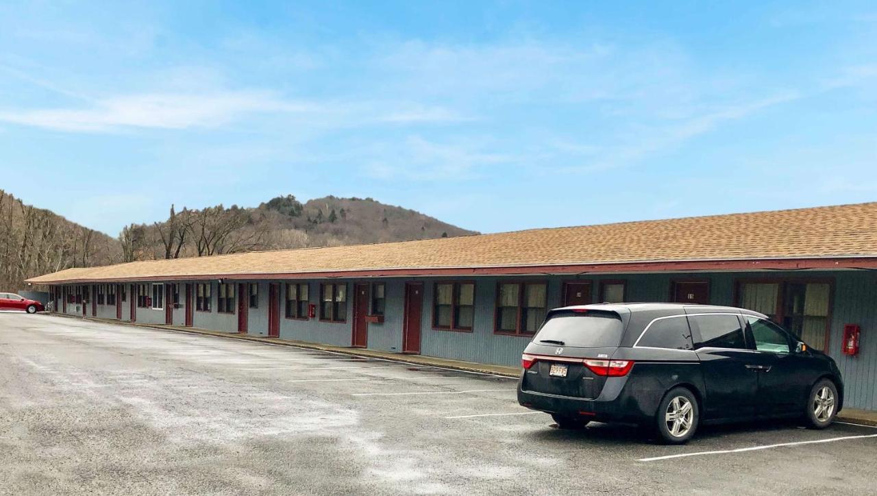 Pleasant Valley Motel West Stockbridge Esterno foto